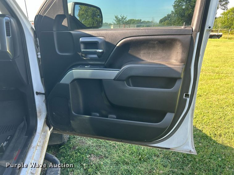 image for item DI7933 2017 Chevrolet Silverado 1500  Crew Cab pickup truck