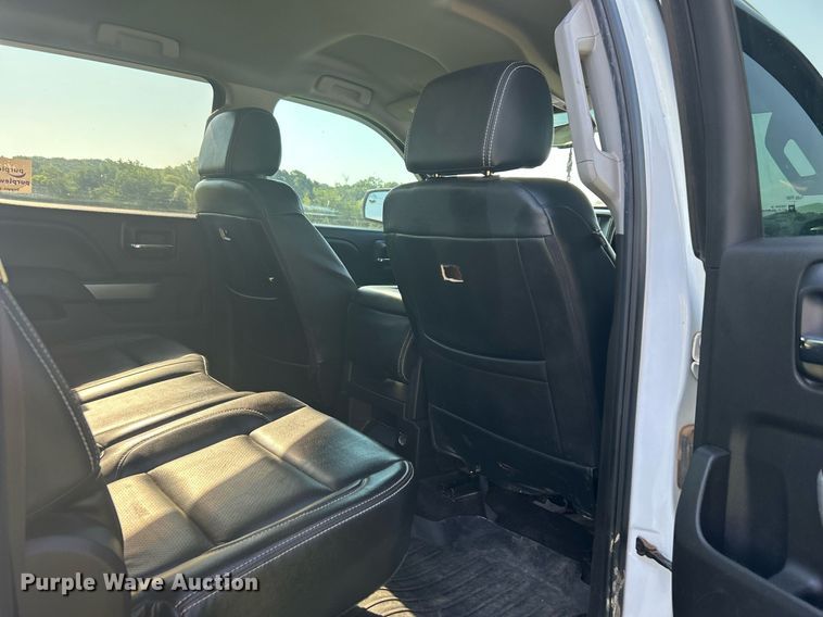 image for item DI7933 2017 Chevrolet Silverado 1500  Crew Cab pickup truck