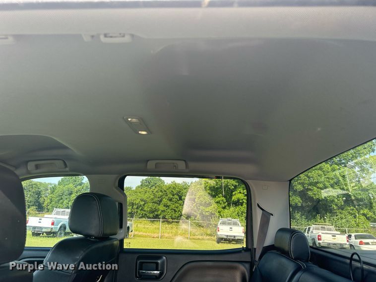 image for item DI7933 2017 Chevrolet Silverado 1500  Crew Cab pickup truck