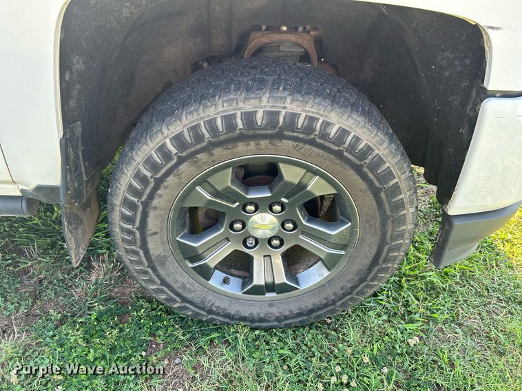 image for item DI7933 2017 Chevrolet Silverado 1500  Crew Cab pickup truck