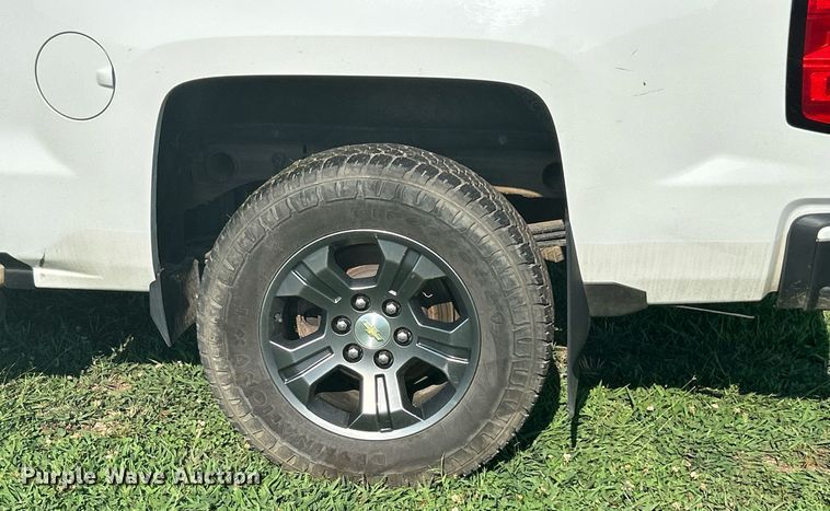 image for item DI7933 2017 Chevrolet Silverado 1500  Crew Cab pickup truck