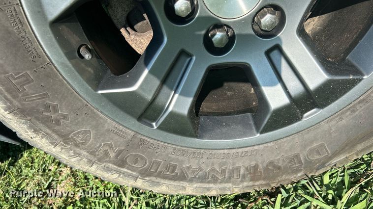 image for item DI7933 2017 Chevrolet Silverado 1500  Crew Cab pickup truck