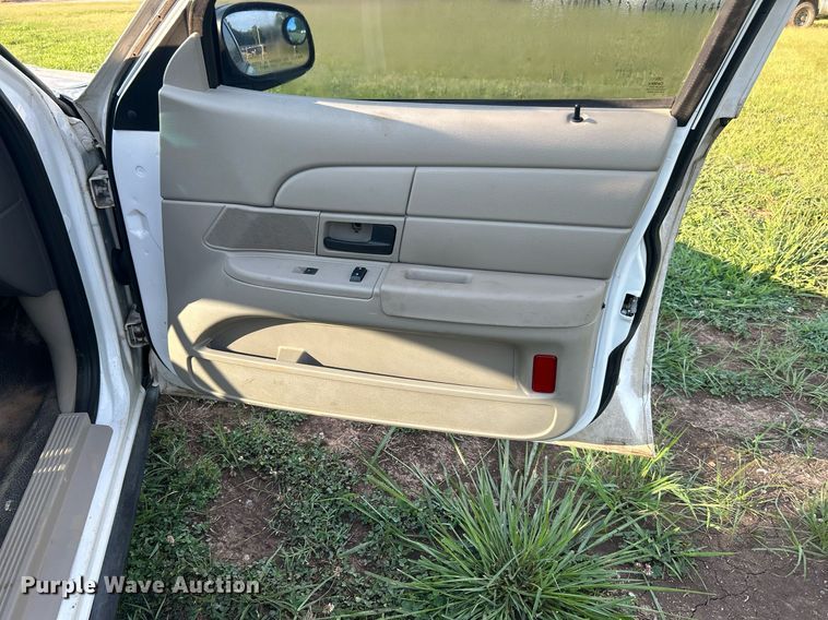 image for item DI7935 2009 Ford Crown Victoria Police Interceptor