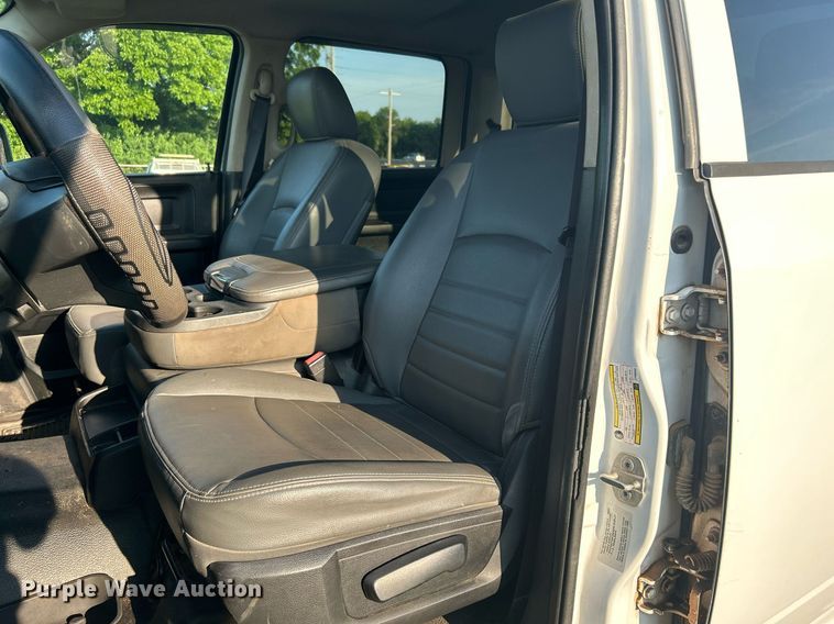 image for item DI7937 2015 Dodge Ram 2500  Crew Cab pickup truck