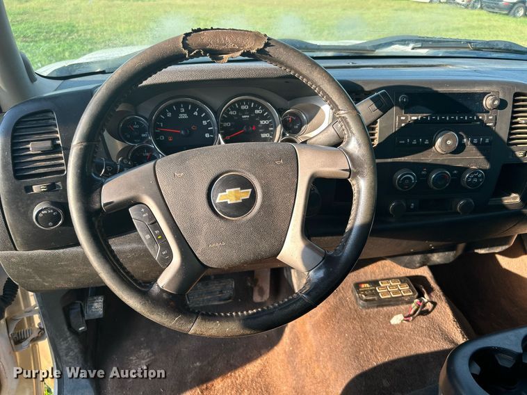 image for item DI7938 2013 Chevrolet Silverado 1500  Crew Cab pickup truck