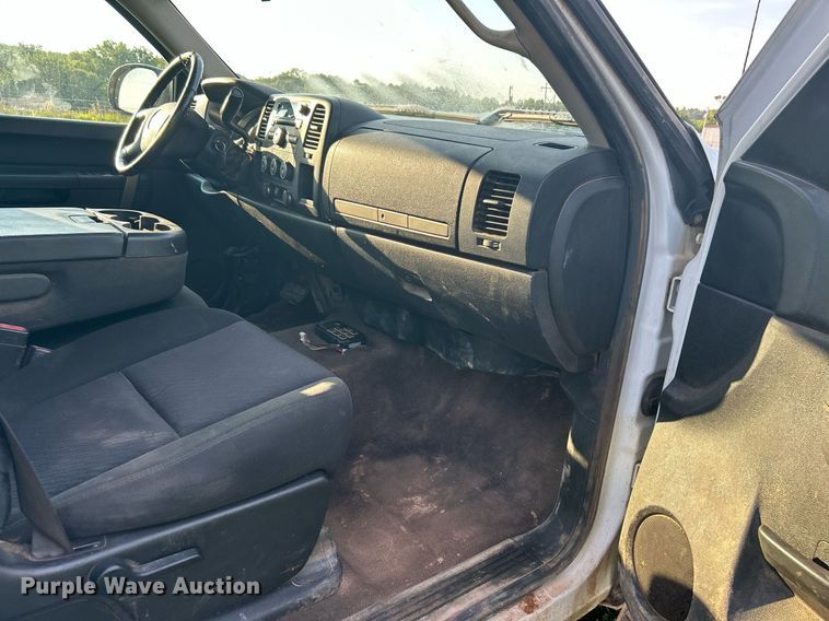 image for item DI7938 2013 Chevrolet Silverado 1500  Crew Cab pickup truck