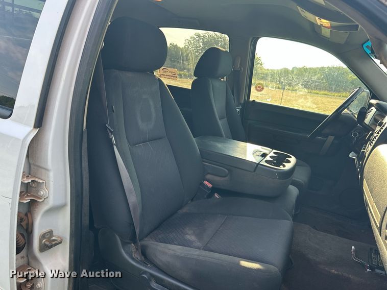 image for item DI7938 2013 Chevrolet Silverado 1500  Crew Cab pickup truck