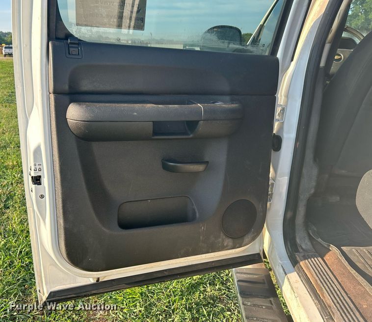 image for item DI7938 2013 Chevrolet Silverado 1500  Crew Cab pickup truck