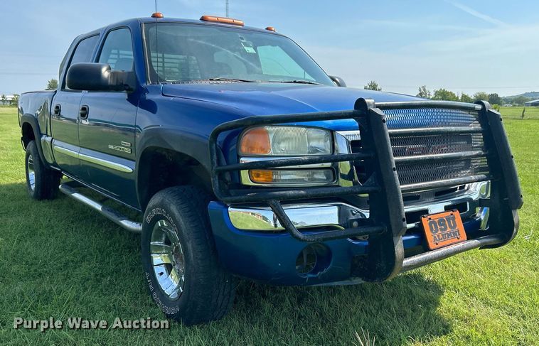 image for item DI7941 2004 GMC Sierra 2500HD  Crew Cab pickup truck