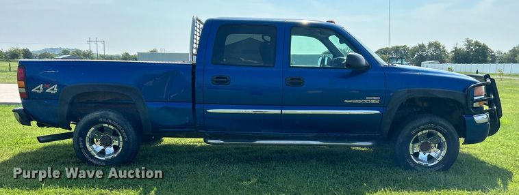 image for item DI7941 2004 GMC Sierra 2500HD  Crew Cab pickup truck