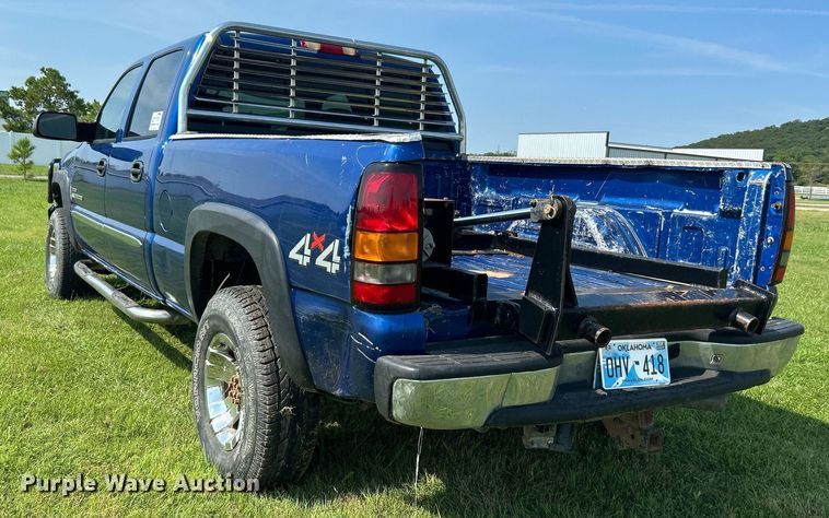 image for item DI7941 2004 GMC Sierra 2500HD  Crew Cab pickup truck