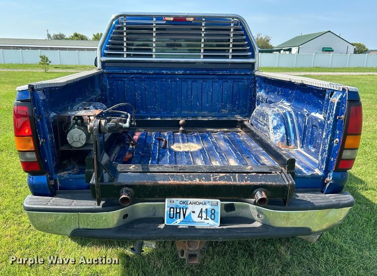 image for item DI7941 2004 GMC Sierra 2500HD  Crew Cab pickup truck