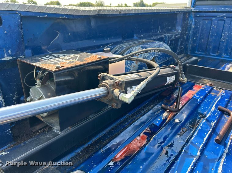 image for item DI7941 2004 GMC Sierra 2500HD  Crew Cab pickup truck