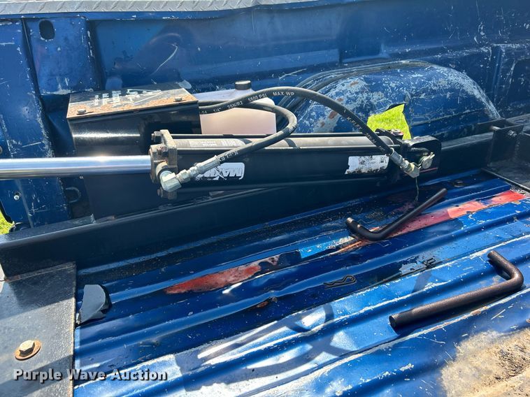 image for item DI7941 2004 GMC Sierra 2500HD  Crew Cab pickup truck