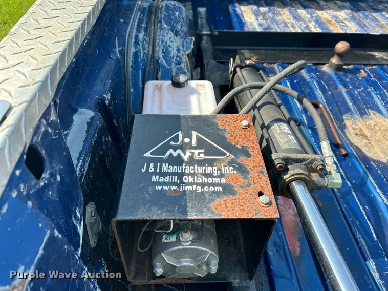 image for item DI7941 2004 GMC Sierra 2500HD  Crew Cab pickup truck