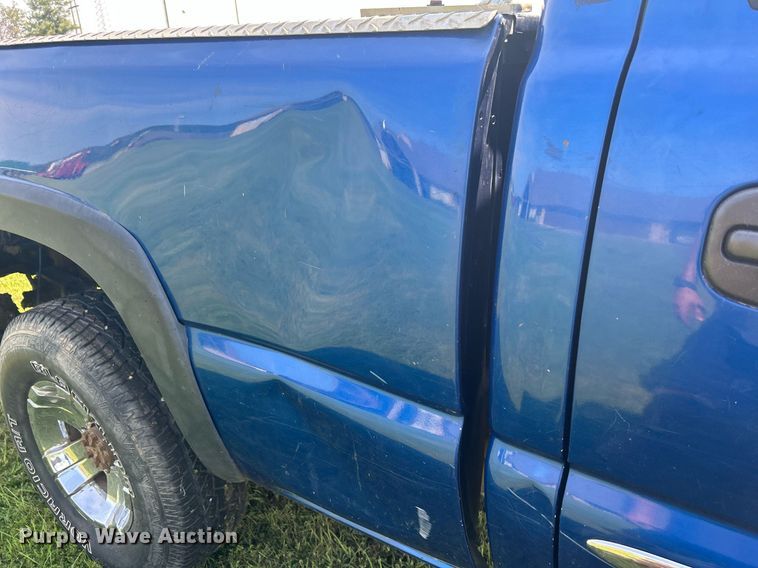 image for item DI7941 2004 GMC Sierra 2500HD  Crew Cab pickup truck