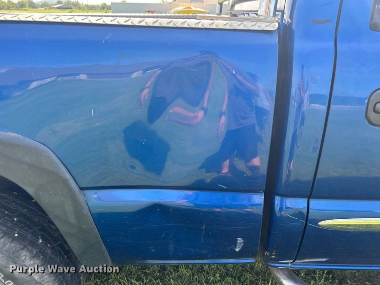 image for item DI7941 2004 GMC Sierra 2500HD  Crew Cab pickup truck