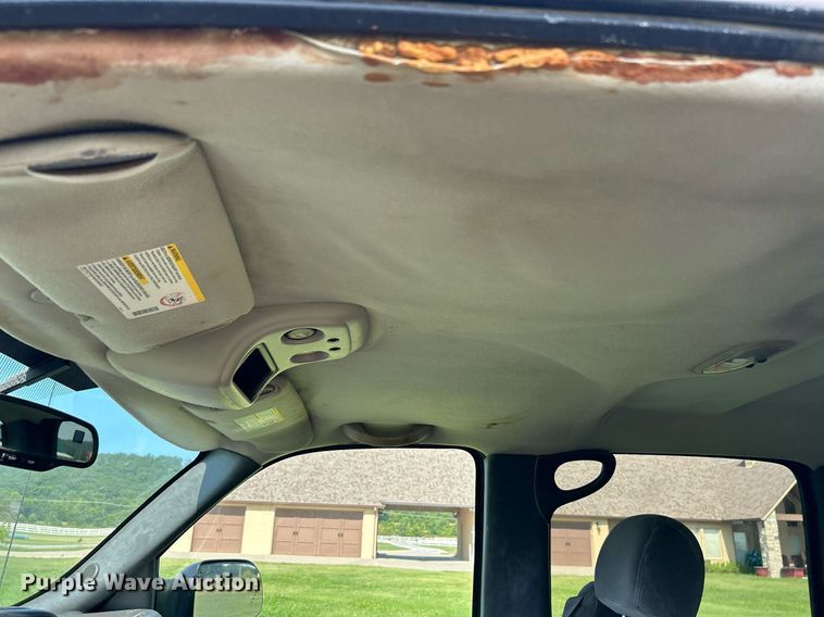 image for item DI7941 2004 GMC Sierra 2500HD  Crew Cab pickup truck