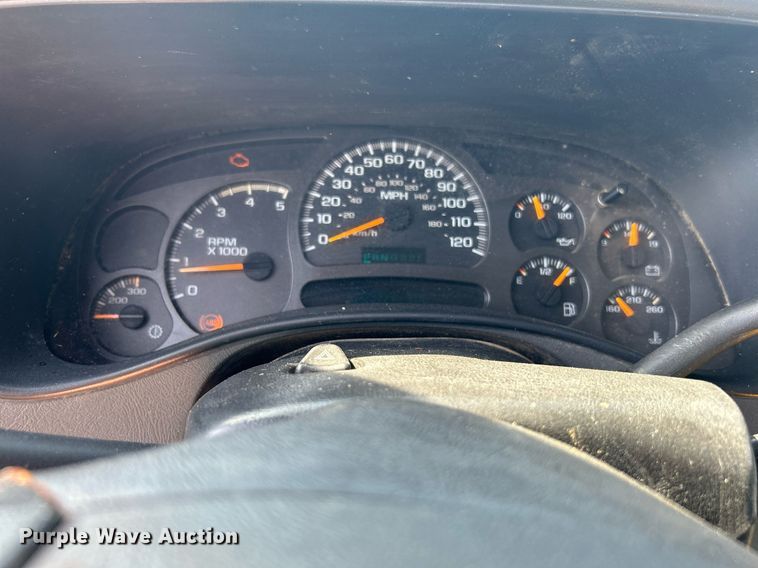 image for item DI7941 2004 GMC Sierra 2500HD  Crew Cab pickup truck