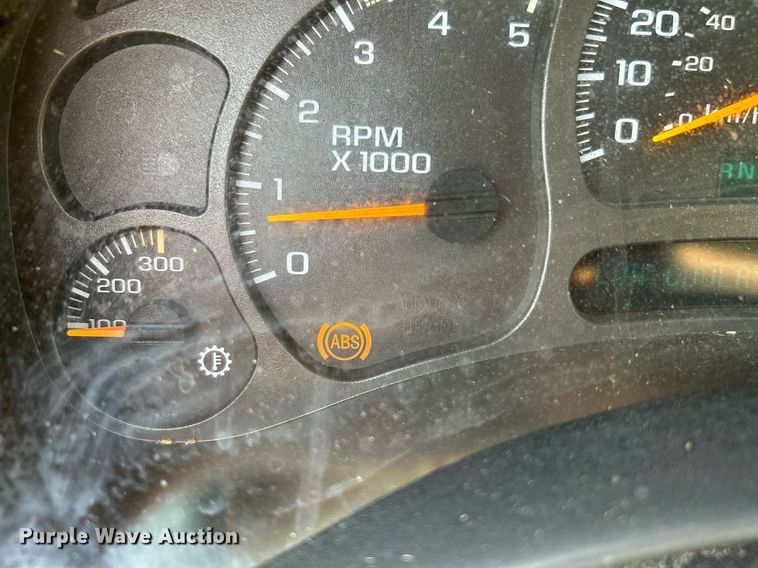 image for item DI7941 2004 GMC Sierra 2500HD  Crew Cab pickup truck