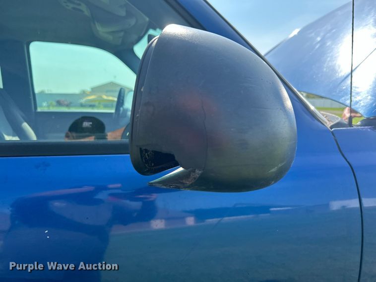 image for item DI7941 2004 GMC Sierra 2500HD  Crew Cab pickup truck