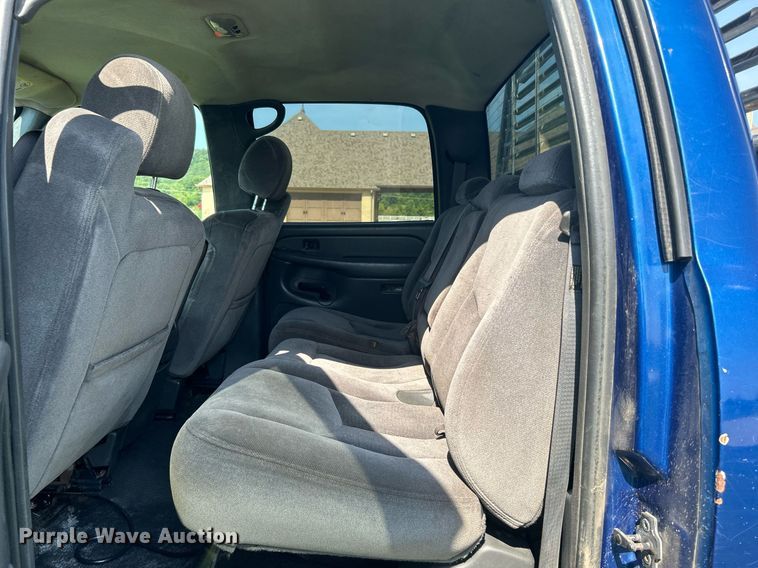 image for item DI7941 2004 GMC Sierra 2500HD  Crew Cab pickup truck