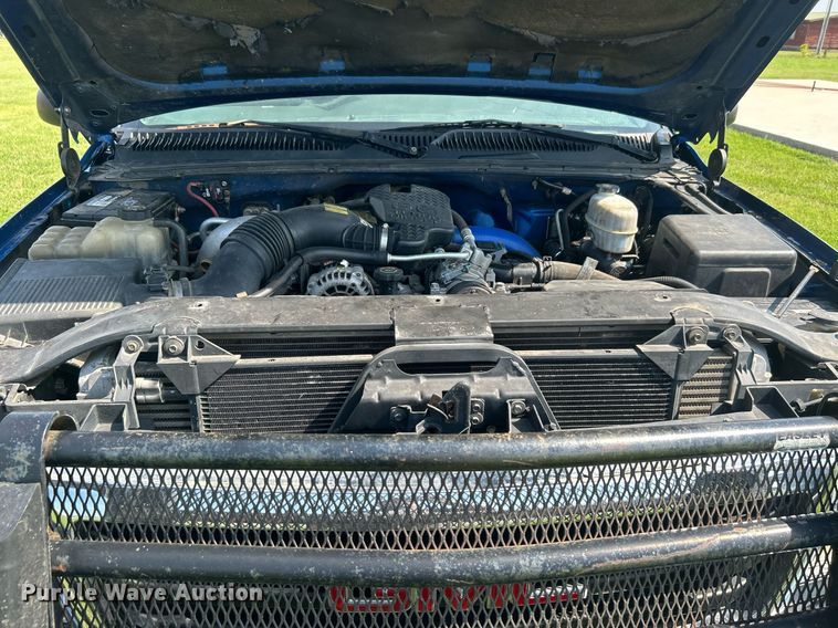 image for item DI7941 2004 GMC Sierra 2500HD  Crew Cab pickup truck