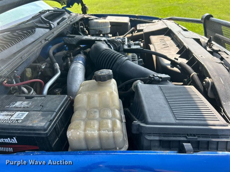 image for item DI7941 2004 GMC Sierra 2500HD  Crew Cab pickup truck