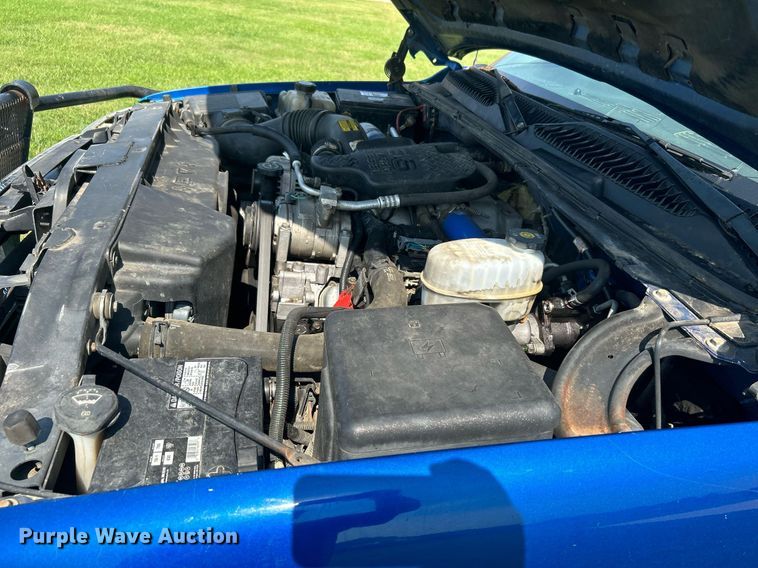 image for item DI7941 2004 GMC Sierra 2500HD  Crew Cab pickup truck