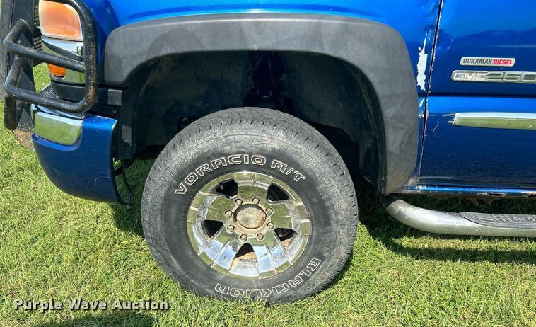 image for item DI7941 2004 GMC Sierra 2500HD  Crew Cab pickup truck