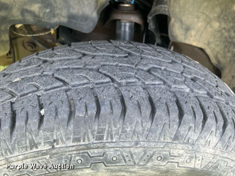 image for item DI7941 2004 GMC Sierra 2500HD  Crew Cab pickup truck