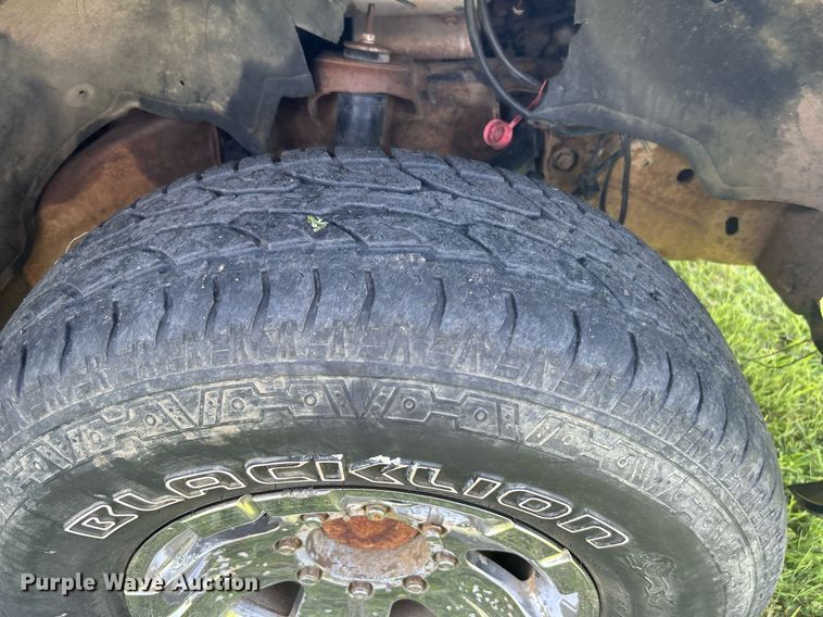 image for item DI7941 2004 GMC Sierra 2500HD  Crew Cab pickup truck