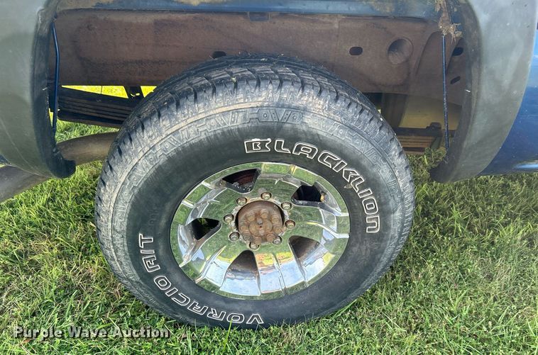 image for item DI7941 2004 GMC Sierra 2500HD  Crew Cab pickup truck