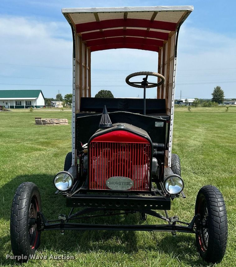 image for item DI7943 1998 Cushman 3W Flatbed Model T Replica  utility vehicle