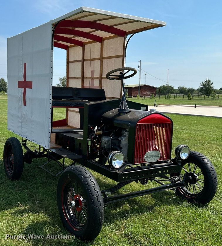 image for item DI7943 1998 Cushman 3W Flatbed Model T Replica  utility vehicle