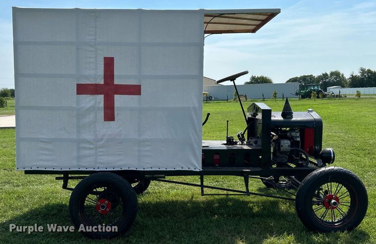 image for item DI7943 1998 Cushman 3W Flatbed Model T Replica  utility vehicle