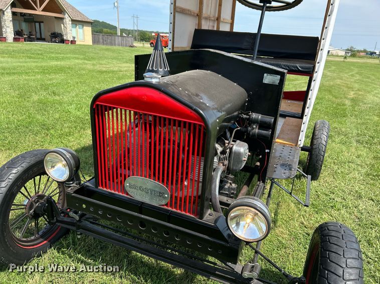 image for item DI7943 1998 Cushman 3W Flatbed Model T Replica  utility vehicle