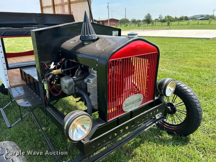 image for item DI7943 1998 Cushman 3W Flatbed Model T Replica  utility vehicle