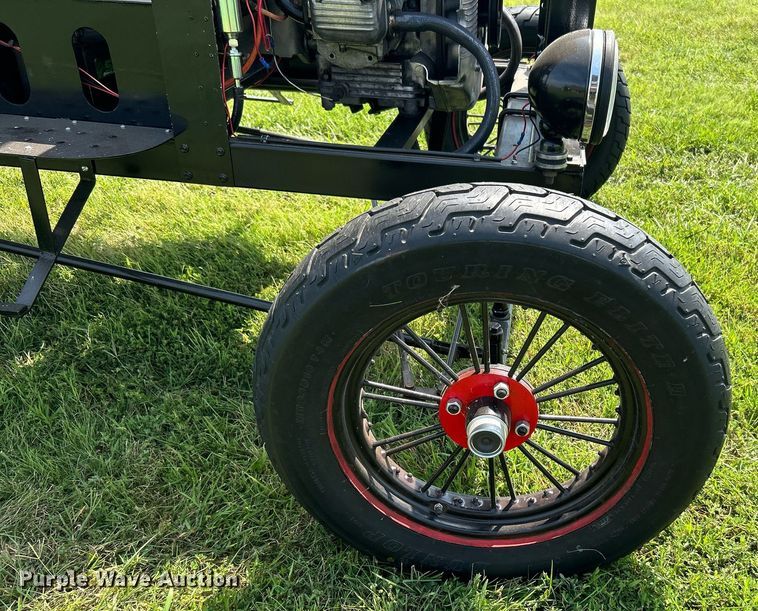 image for item DI7943 1998 Cushman 3W Flatbed Model T Replica  utility vehicle