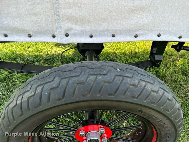 image for item DI7943 1998 Cushman 3W Flatbed Model T Replica  utility vehicle