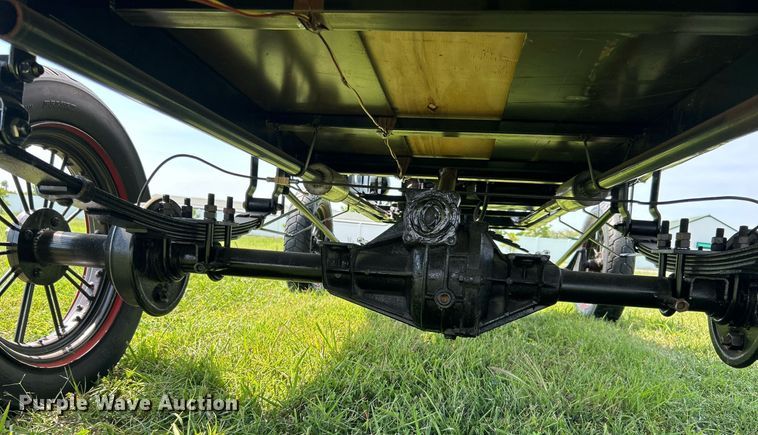 image for item DI7943 1998 Cushman 3W Flatbed Model T Replica  utility vehicle