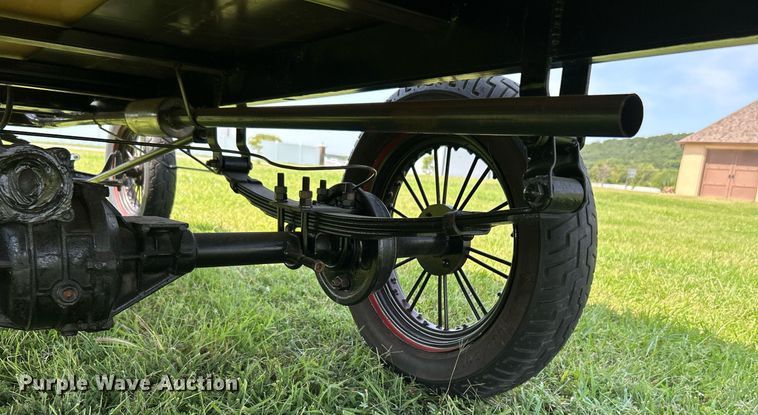 image for item DI7943 1998 Cushman 3W Flatbed Model T Replica  utility vehicle