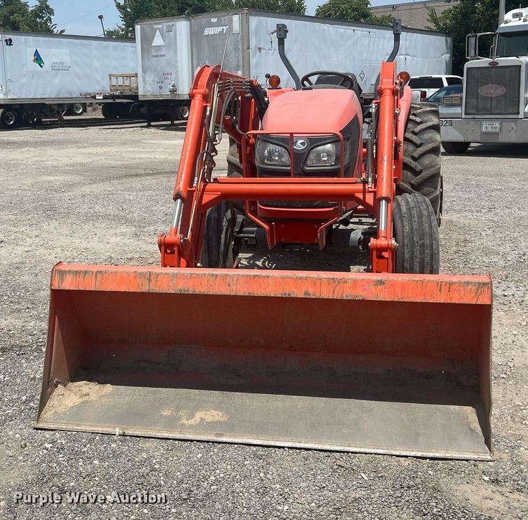 image for item DI8741 2011 Kubota MX4700  tractor