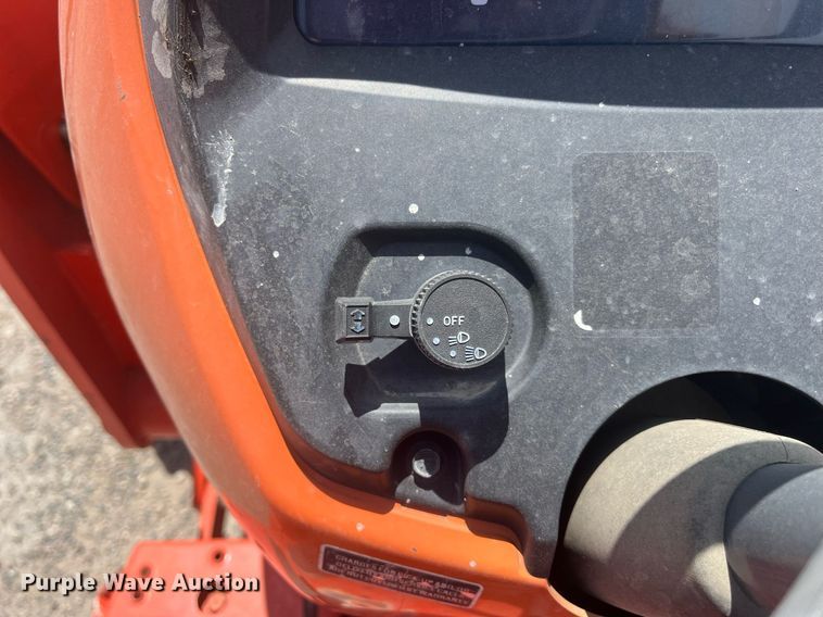 image for item DI8741 2011 Kubota MX4700  tractor