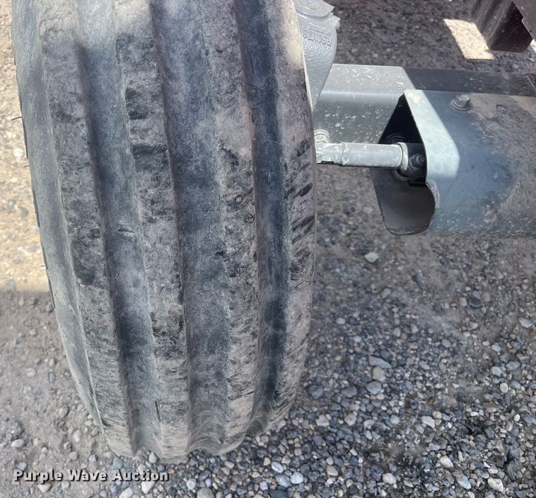 image for item DI8741 2011 Kubota MX4700  tractor