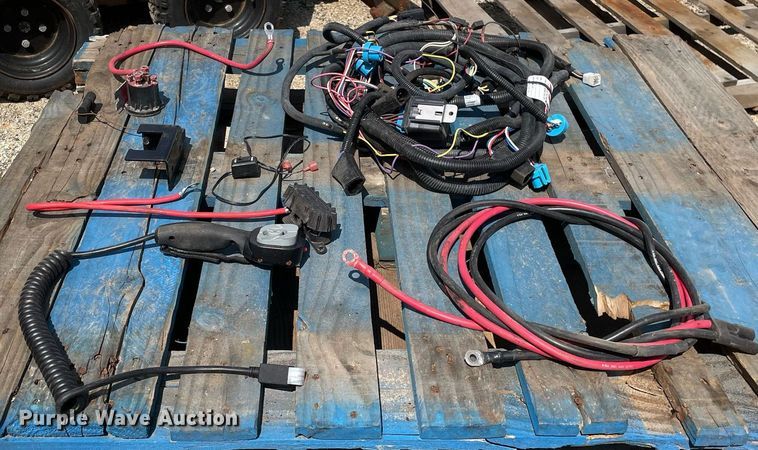 image for item DL3931 Boss   8' W snow plow