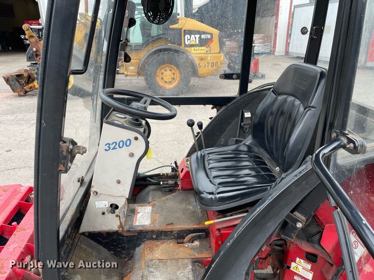 image for item DL3939 Ventrac 3200  compact tractor