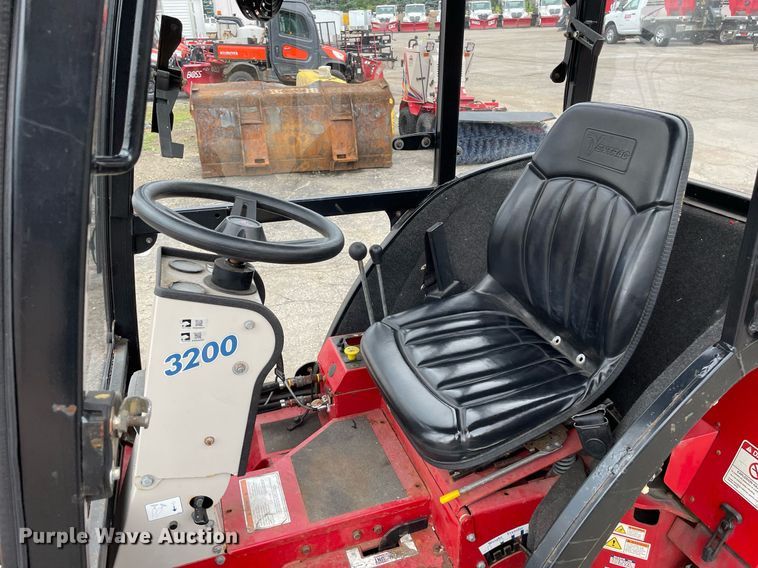 image for item DL3940 Ventrac 3200  compact tractor