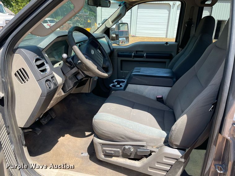 image for item DM0295 2010 Ford F350 Super Duty  Crew Cab pickup truck