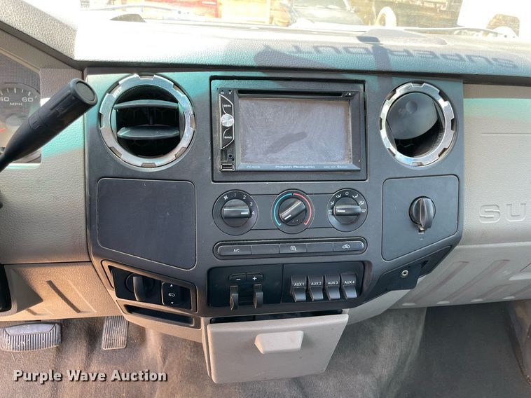 image for item DM0295 2010 Ford F350 Super Duty  Crew Cab pickup truck